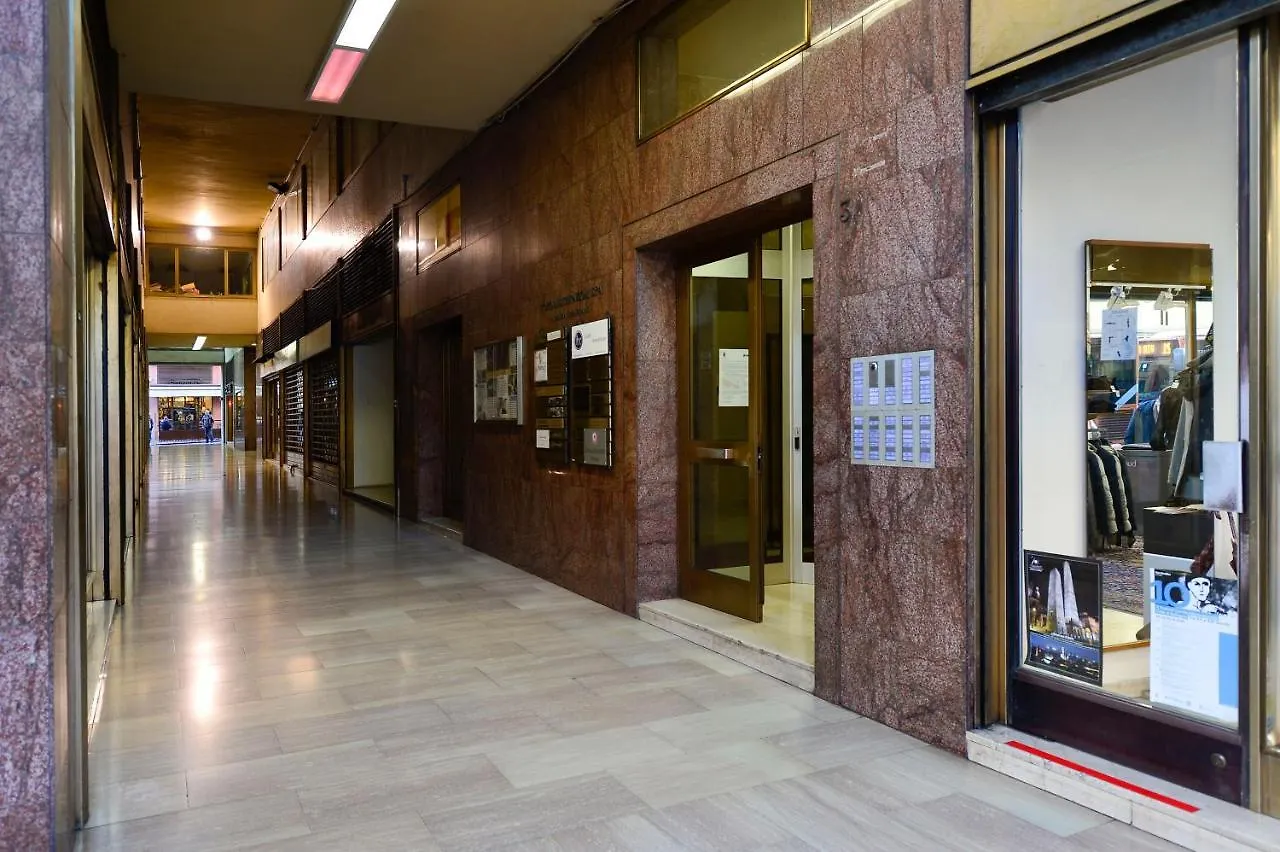 Ur-Nest Galleria Del Toro Bologne Italie