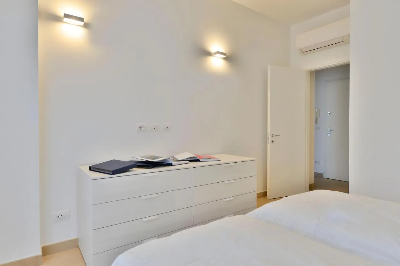 Ur-Nest Galleria Del Toro Bologne Italie