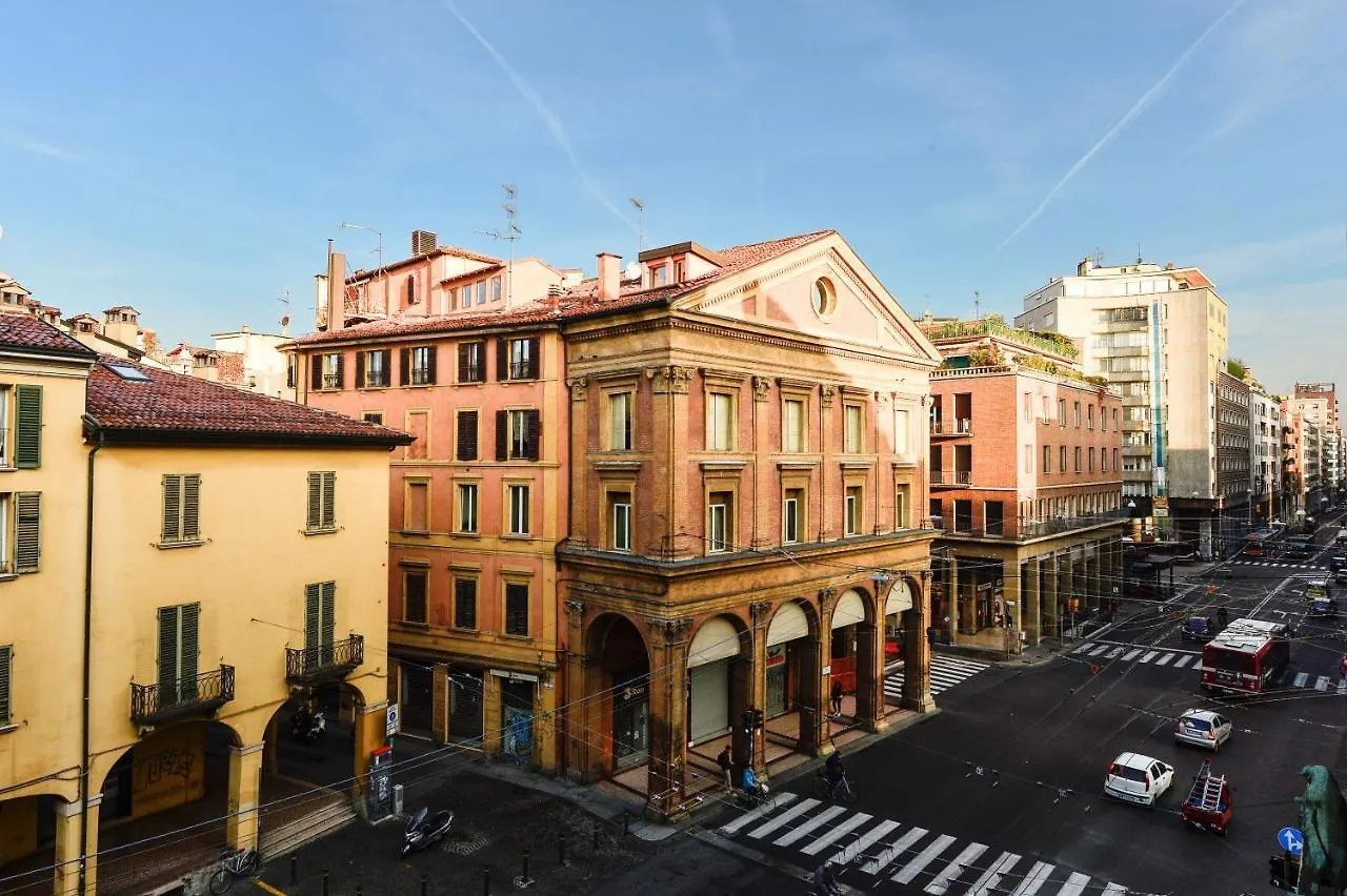 Ur-Nest Galleria Del Toro Bologne 0*,  Italie